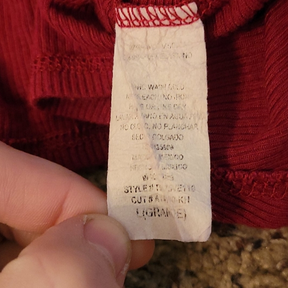 Shoulderless red top - Picture 3 of 4